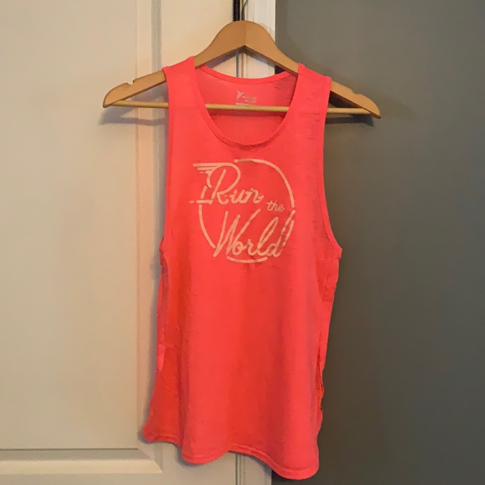 Women’s Old Navy Active tee